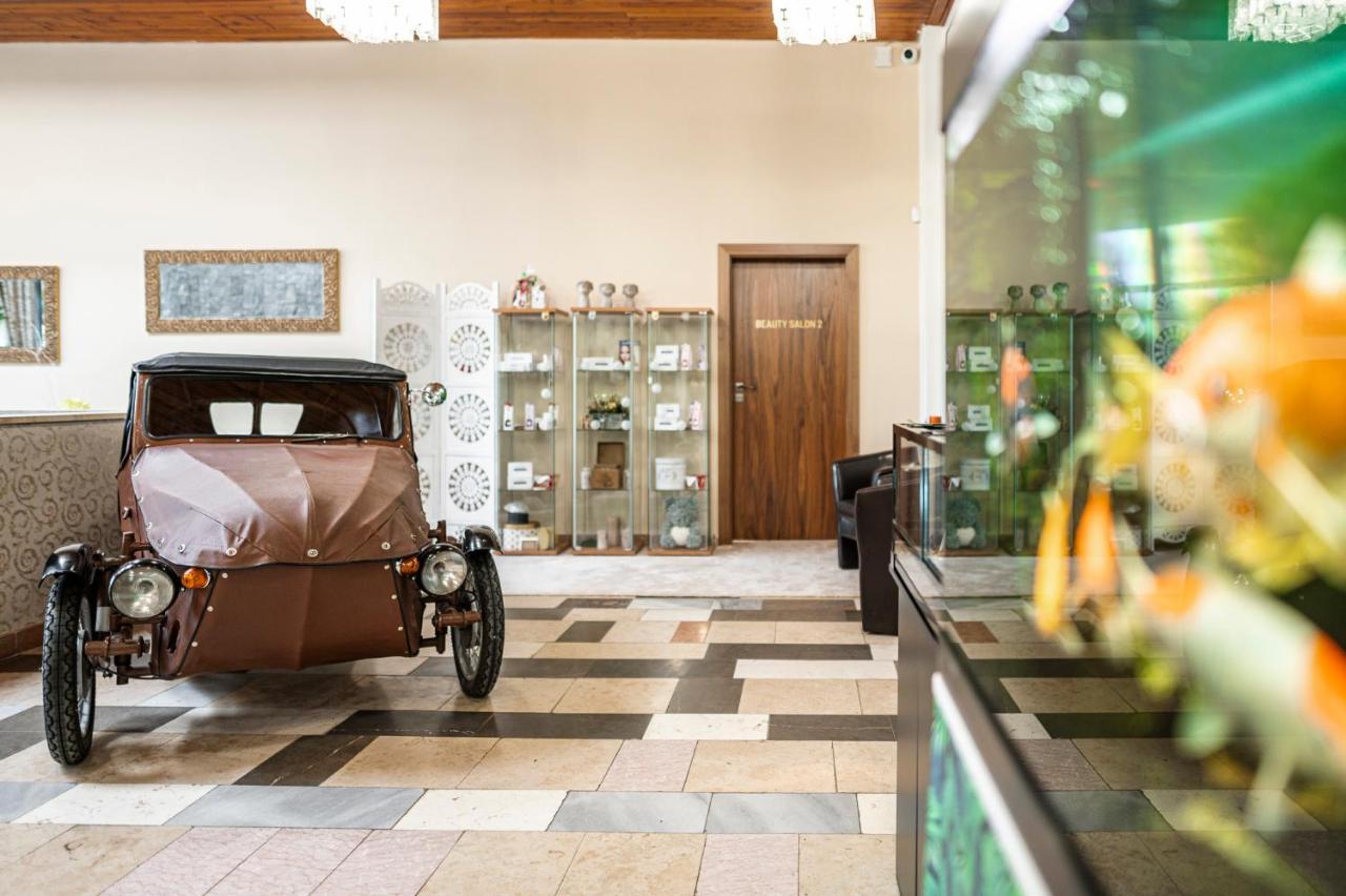 Hotel Fontana ブルノ エクステリア 写真