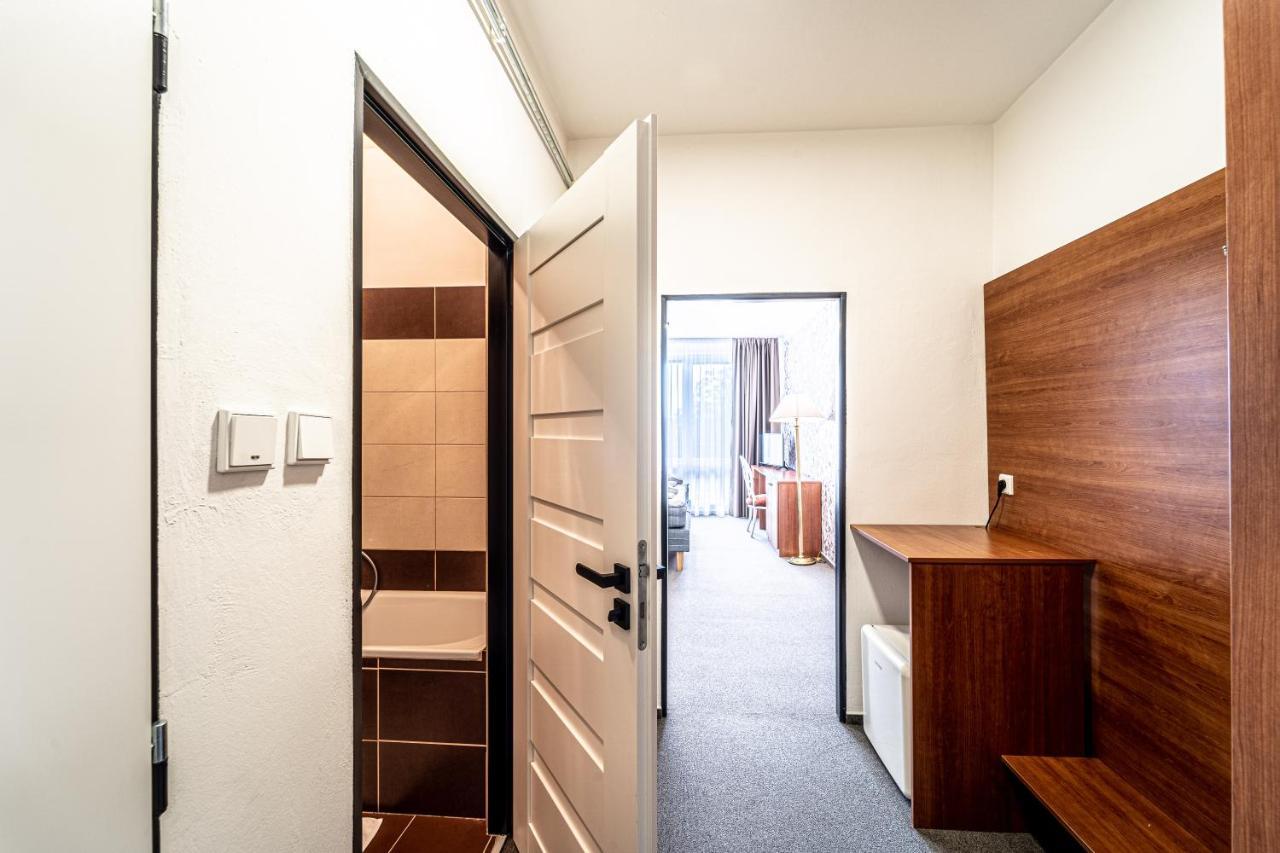 Hotel Fontana ブルノ エクステリア 写真